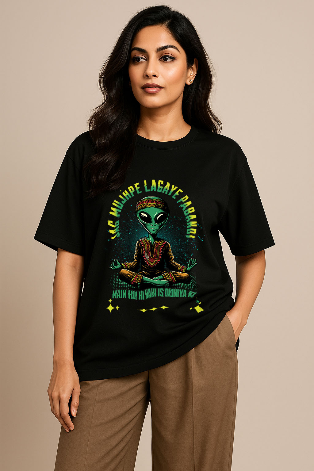 Confident pose in black cotton oversized t-shirt for women – Hindi alien streetwear